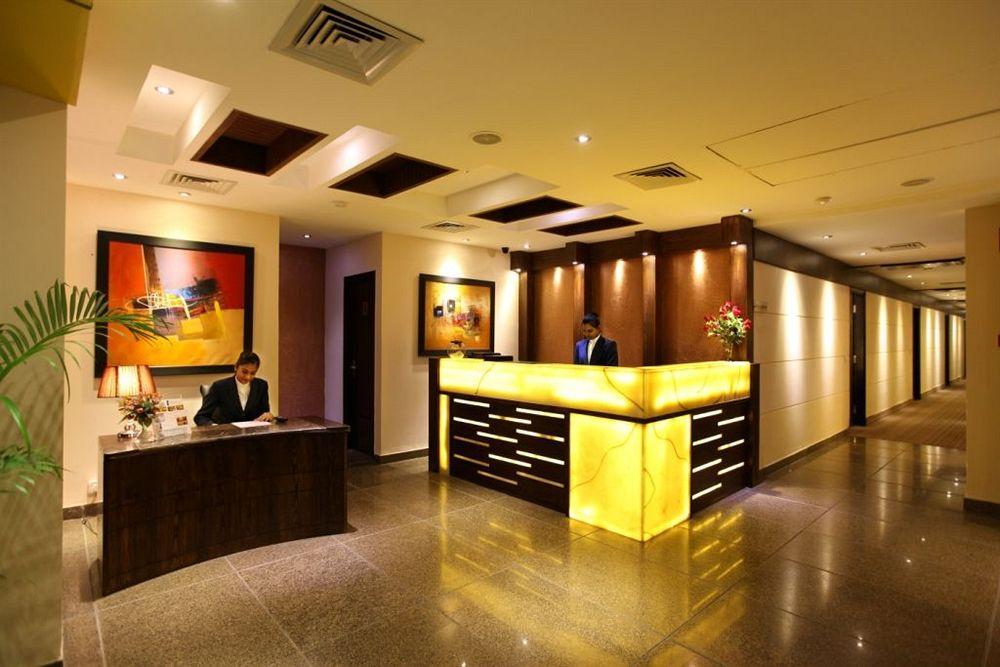 Crossroads Hotel Gurgaon Bagian luar foto