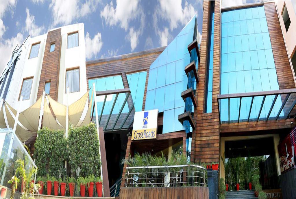 Crossroads Hotel Gurgaon Bagian luar foto