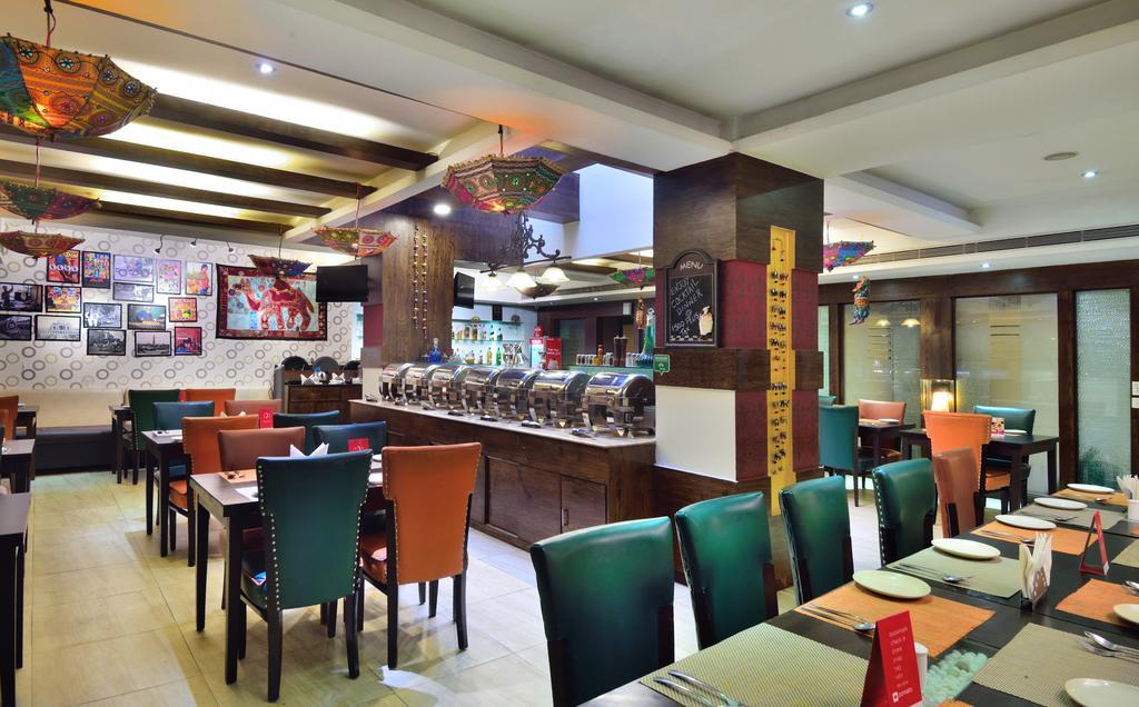 Crossroads Hotel Gurgaon Bagian luar foto