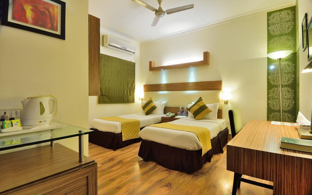Crossroads Hotel Gurgaon Bagian luar foto