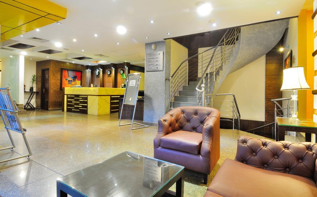 Crossroads Hotel Gurgaon Bagian luar foto