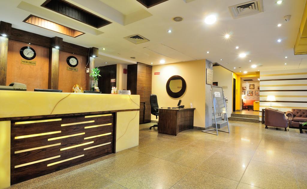 Crossroads Hotel Gurgaon Bagian luar foto