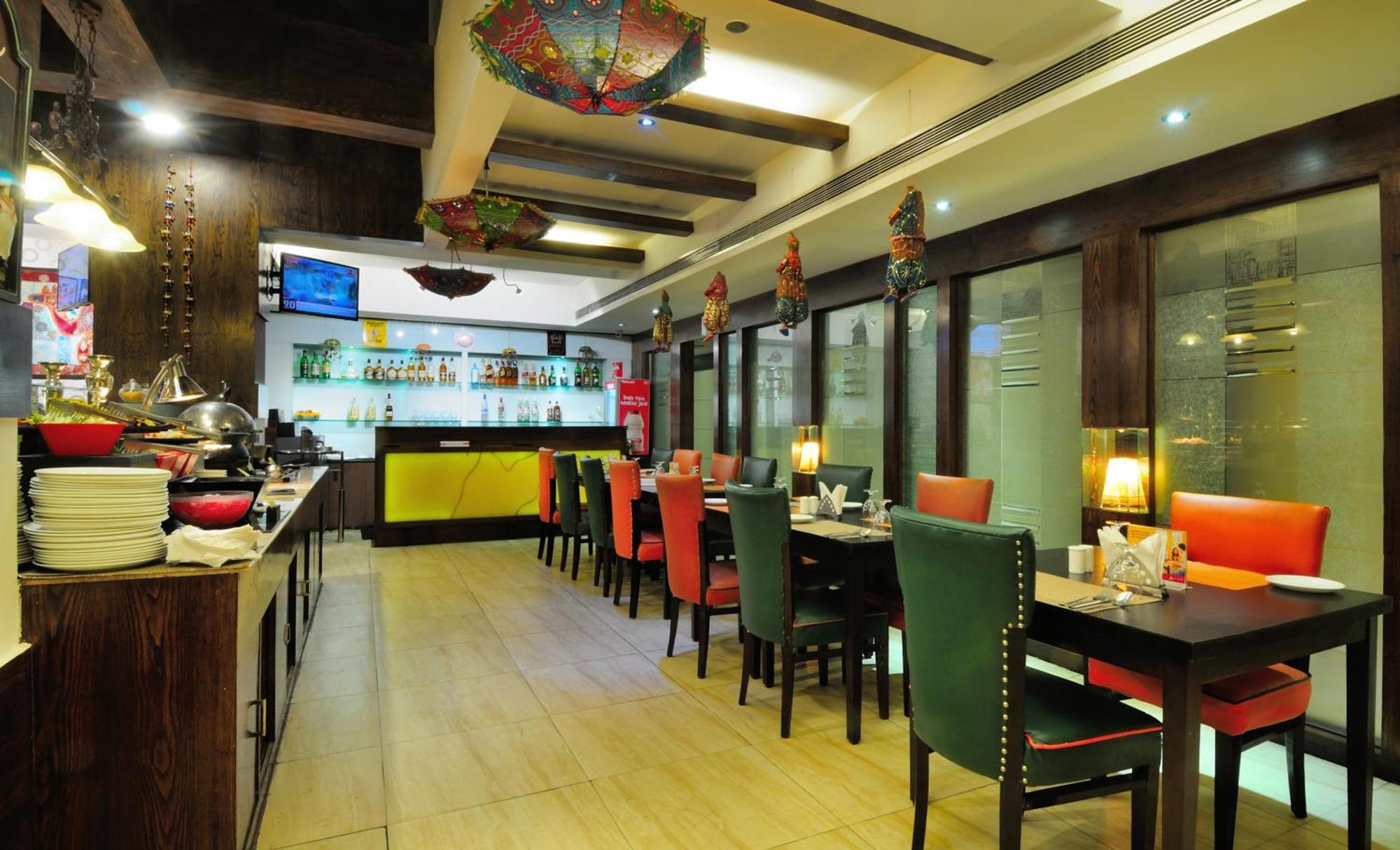 Crossroads Hotel Gurgaon Bagian luar foto