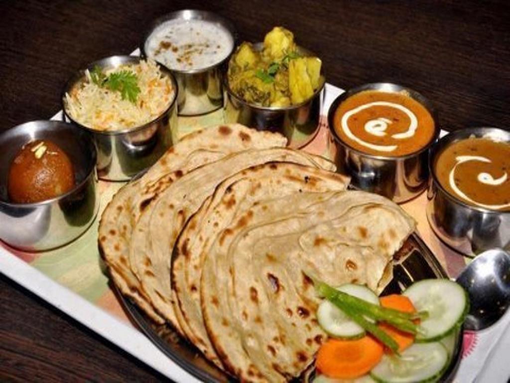 Crossroads Hotel Gurgaon Bagian luar foto