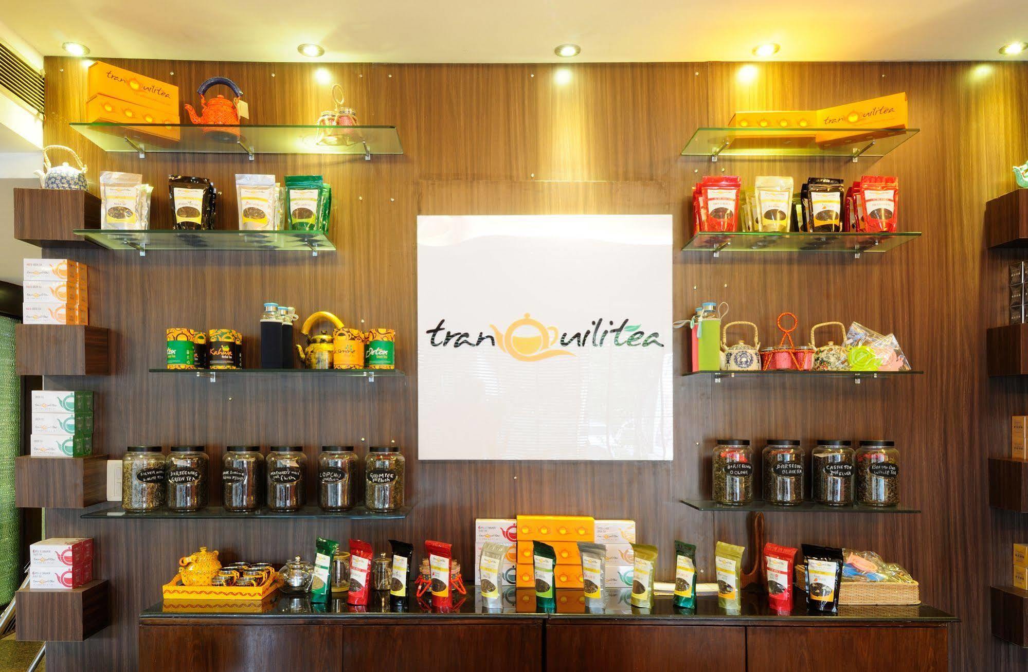 Crossroads Hotel Gurgaon Bagian luar foto